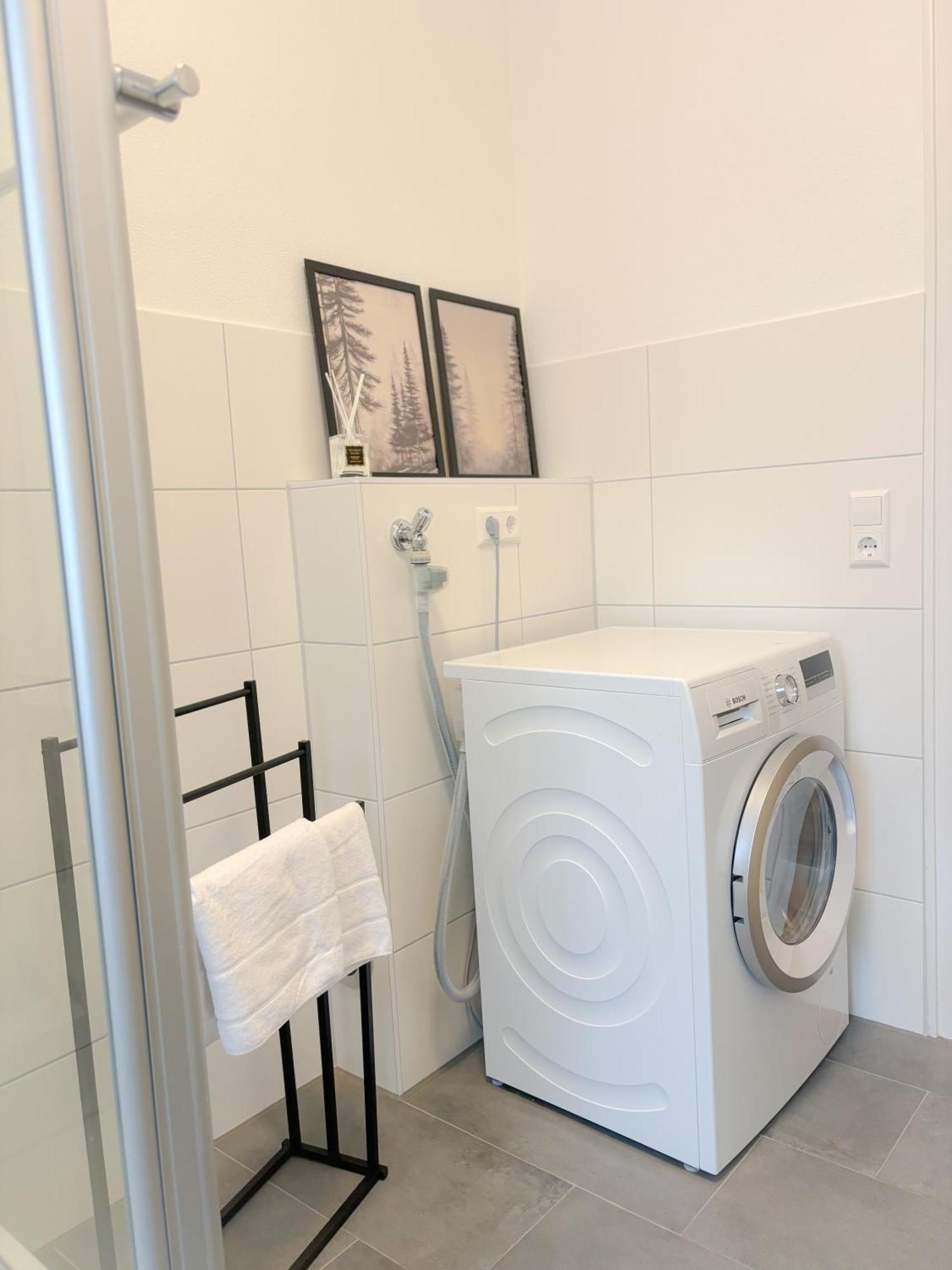 Helles City Apartment Fuer Familien & Gruppen Neu-Ulm Ngoại thất bức ảnh