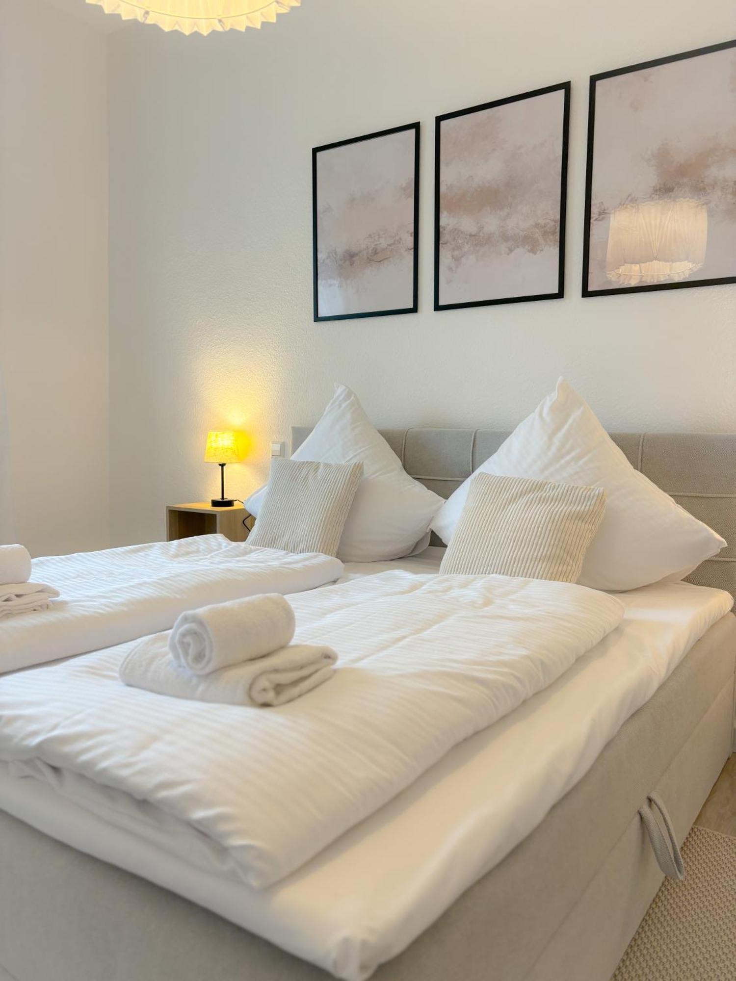 Helles City Apartment Fuer Familien & Gruppen Neu-Ulm Ngoại thất bức ảnh