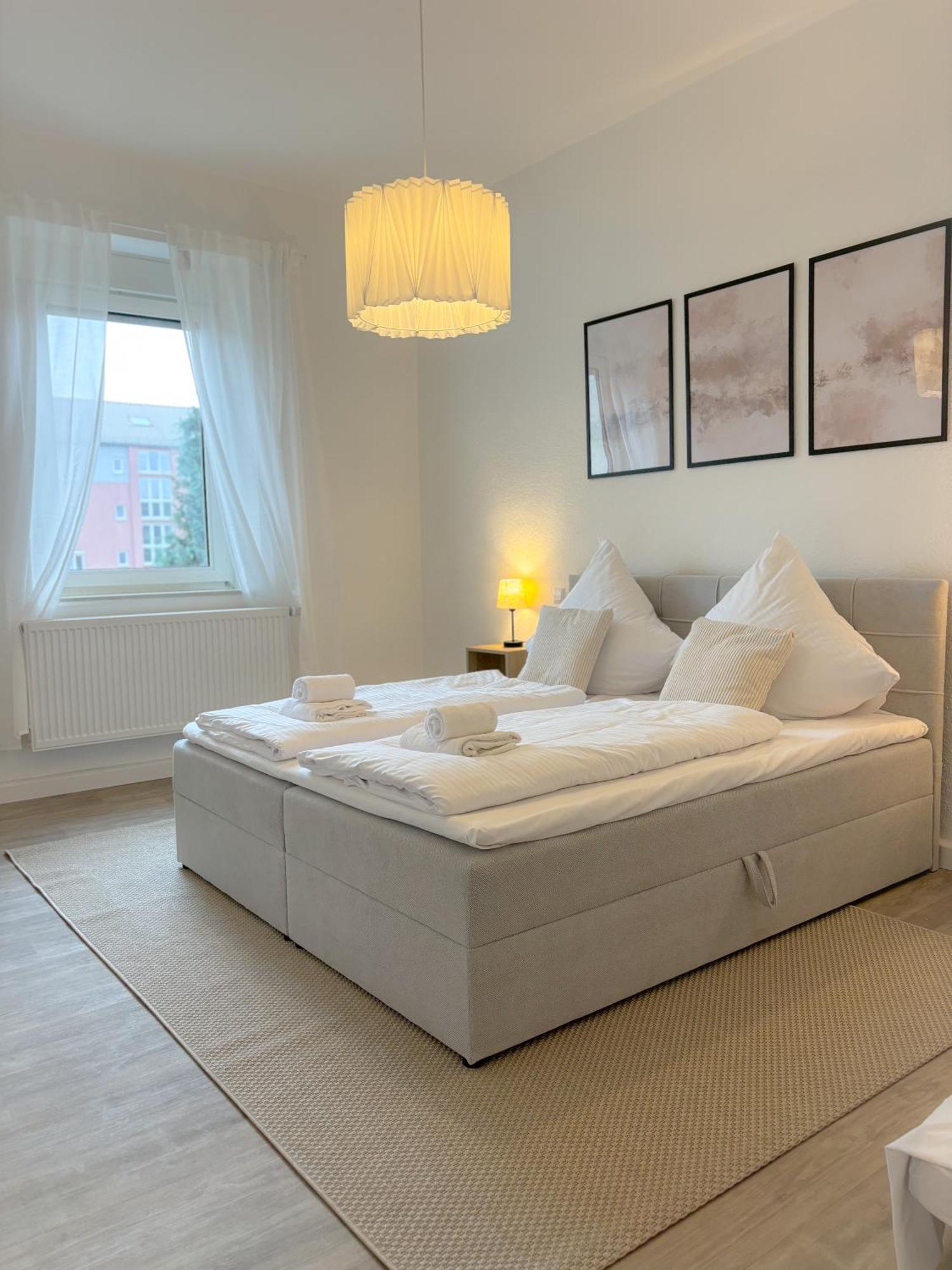 Helles City Apartment Fuer Familien & Gruppen Neu-Ulm Ngoại thất bức ảnh