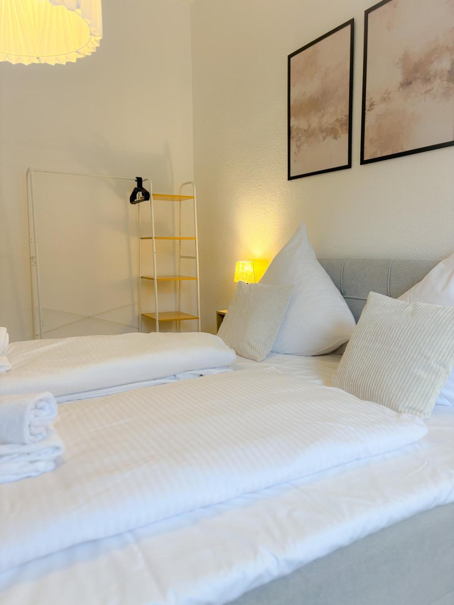 Helles City Apartment Fuer Familien & Gruppen Neu-Ulm Ngoại thất bức ảnh